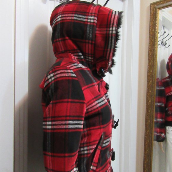 FIRM PRICE  Red Plaid Coat  Size Medium- Bomber Style- Like New - Picture 12 of 15